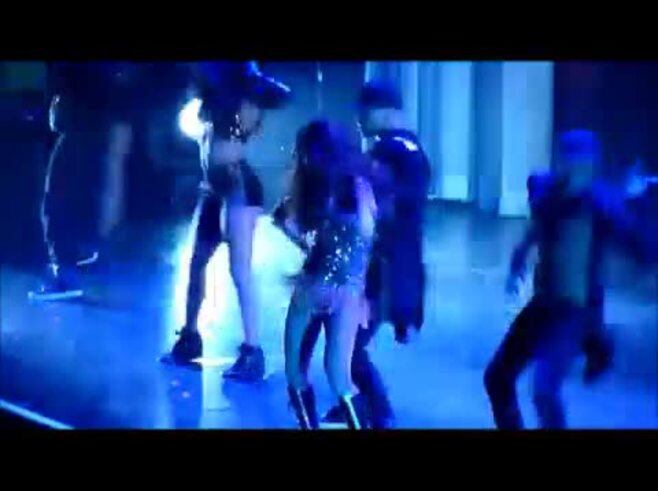 La caída de Selena Gomez en medio de su show