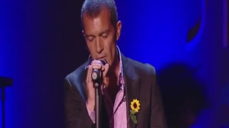 Antonio Banderas cantó con Alejandro Sanz: imperdible interpretación ¡en inglés y español!