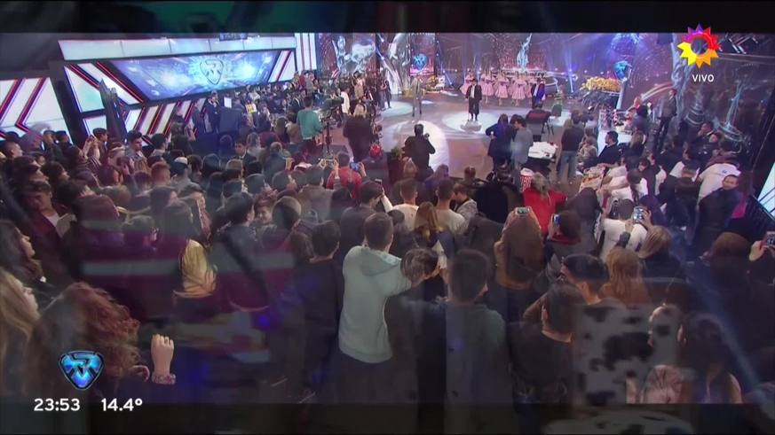 840211_chaquenopalavecinobailando.ts