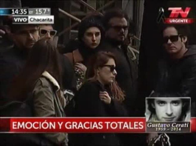 Emotivo y multitudinario último adiós a Gustavo Cerati en su traslado al cementerio de la Chacarita