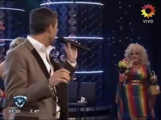 Volvió el humor a Bailando 2012: Antonio Gasalla se puso el traje de Bárbara Don  t Worry