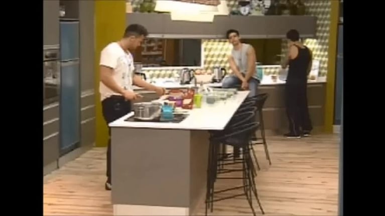 La desubicada y escatológica "broma" de Marian contra Romina en Gran Hermano 2015