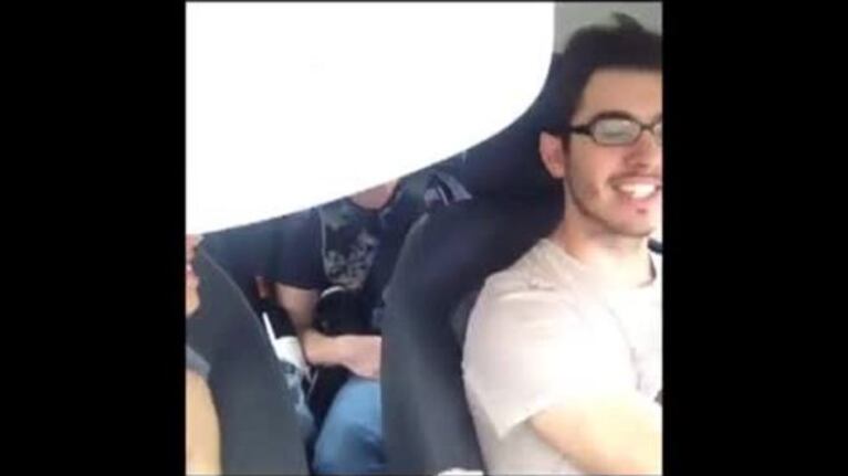 ¡Una fan más! Lali Espósito cantó como Charango: mirá el divertido video