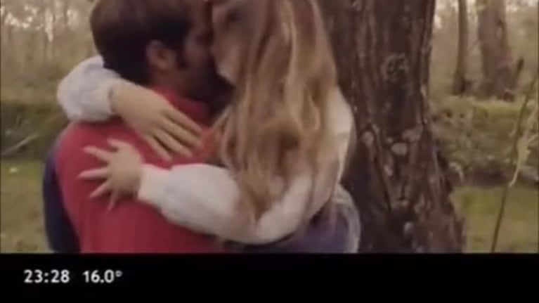 La fuerte escena de sexo de Chino Darín con una de las hijas de las Trillizas de Oro