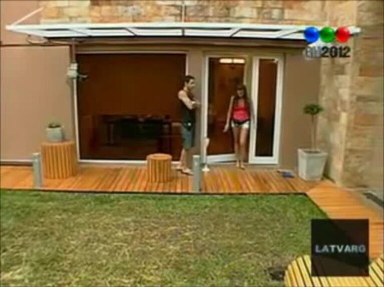Daniela le aseguró a Ezequiel en GH 2012: “De acá salimos teniendo sexo”