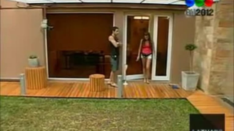 Daniela le aseguró a Ezequiel en GH 2012: “De acá salimos teniendo sexo”