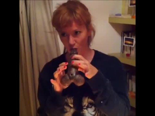 El divertido video de Griselda Siciliani tocando un particular  instrumento autóctono 