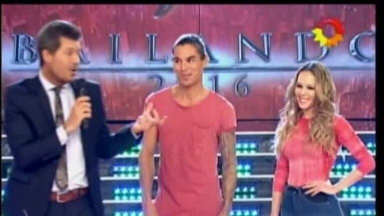 Julio Iglesias Jr. recibió la visita sorpresa de "su hermano Enrique" en ShowMatch: ¡mirá la imperdible imitación de Roberto Peña!