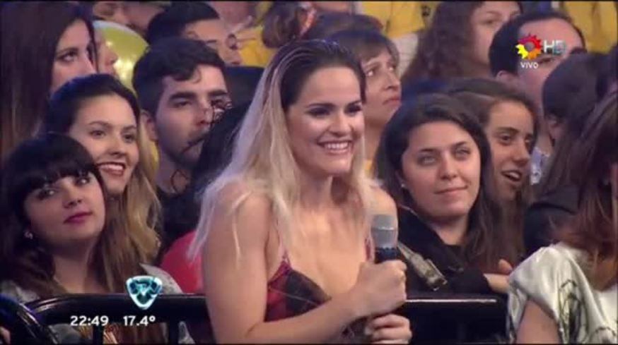 ¿Qué dirá Dady Brieva? Mariela Anchipi desfiló con transparencias en la pasarela del aquadance