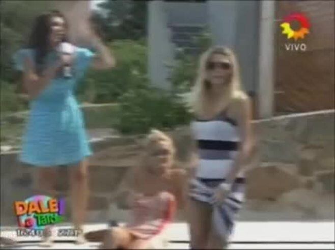 Silvina Luna se tiró a la pileta y lució su ¿nueva cola?