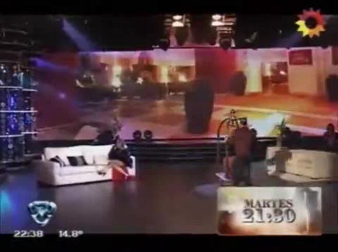 El impactante stripdance de Liz Solari en Bailando 2012