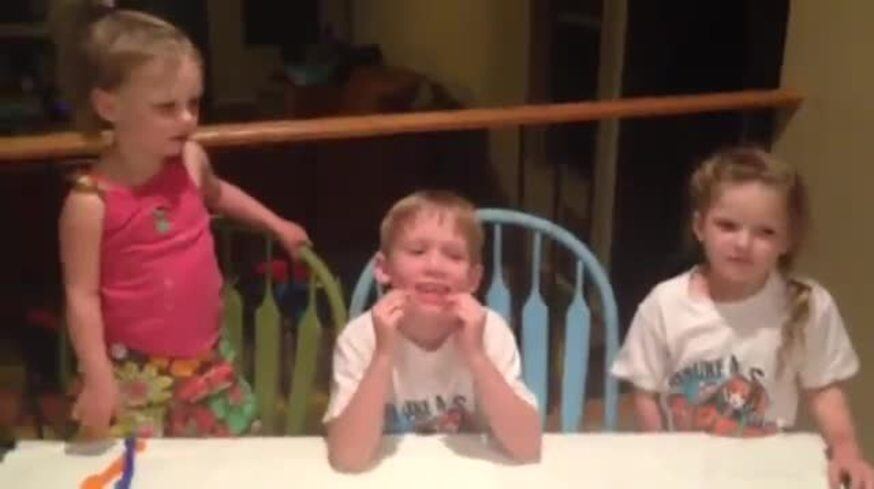 La reacción de un niño cuando se enteró el sexo del nuevo integrante de la familia