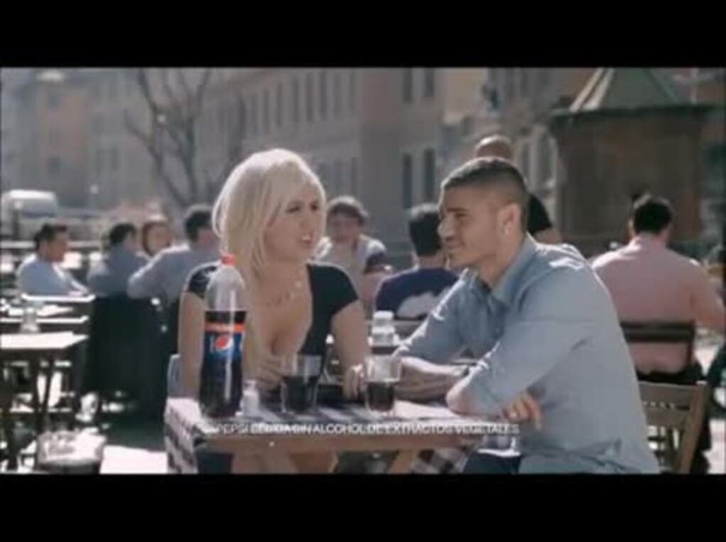 ¡Esta vez se "salvó" Maxi! El nuevo comercial de Wanda Nara y Mauro Icardi: humor y un palito para la modelo