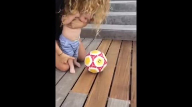 El hijo de Shakira y Piqué cumplió 6 meses y ya muestra su talento con la pelota