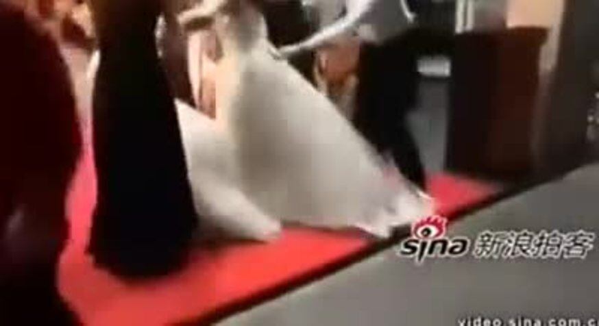 Escandaloso casamiento chino: apareció la amante del novio embarazada en plena boda