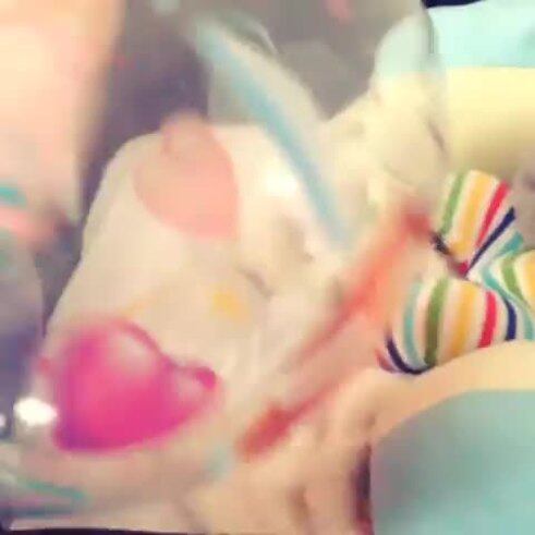 Luisana Lopilato comenzó el rodaje de Las insoladas: tierno videoclip con Noah como protagonista