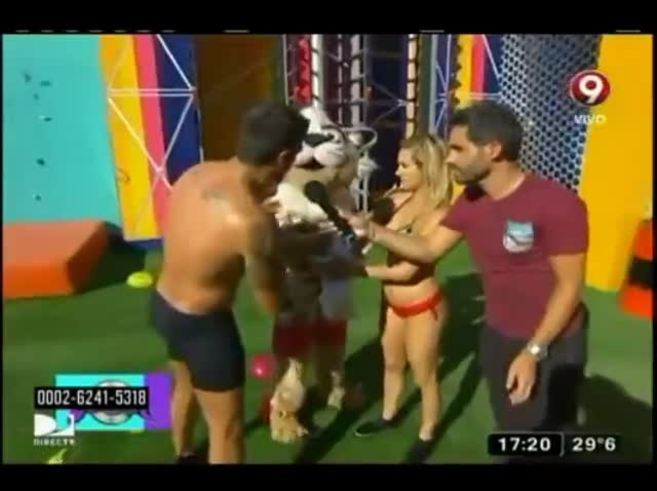 El pico que Cristian U le robó a Estefanía Berardi en Combate