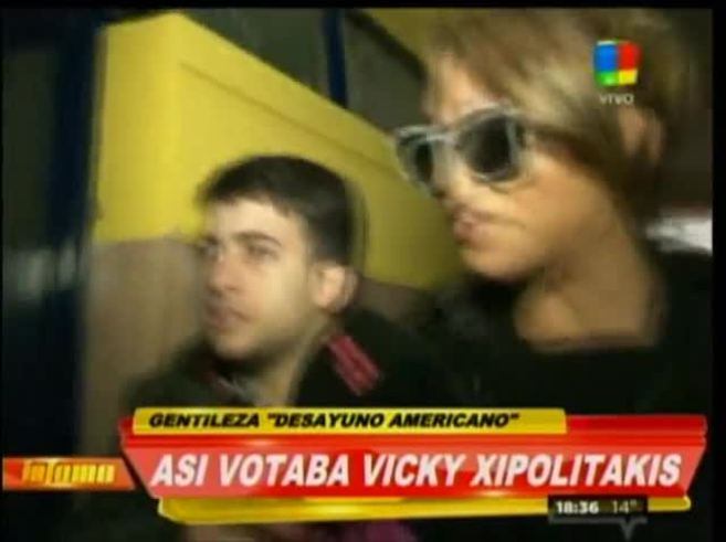 El particularísimo paraguas de Vicky Xipolitakis
