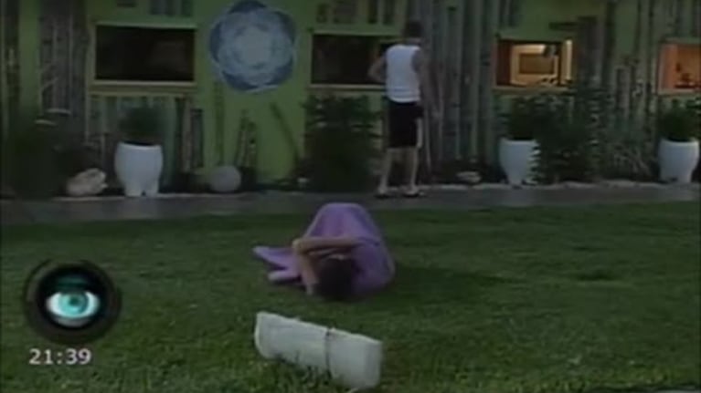 Gran Hermano 2012: Rodrigo y Ornella, noche de amor... ¡en el jardín!