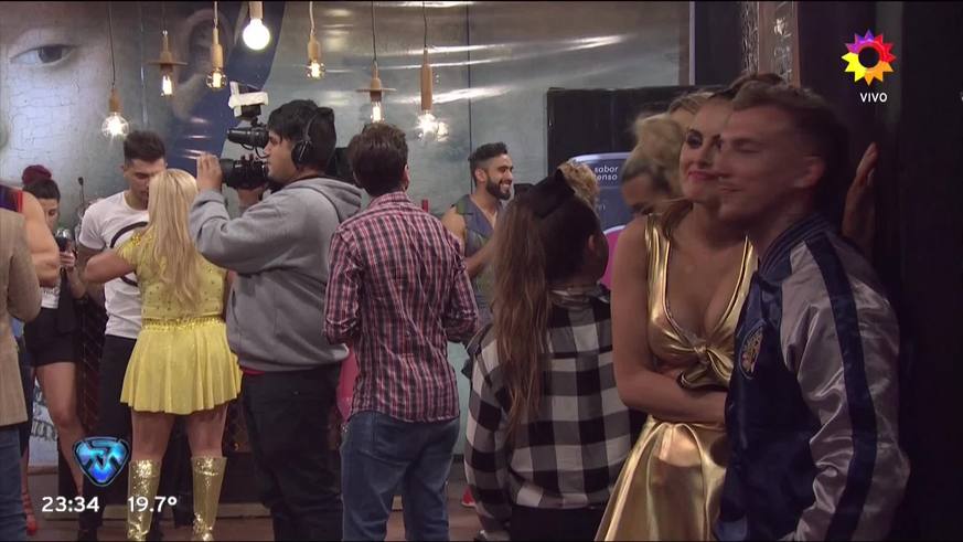 864775_lunapolacobailando.ts