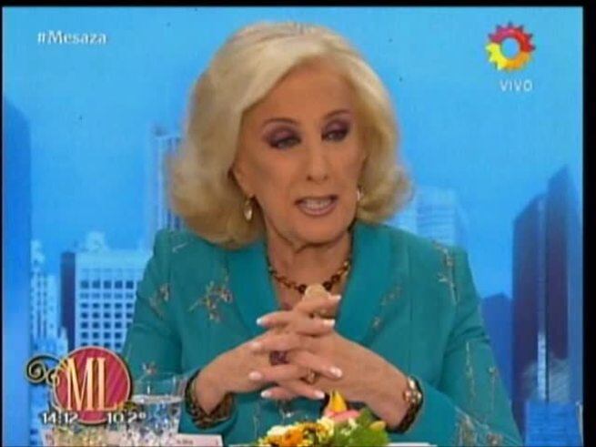 María Julia Oliván presentó a su hijo en Almorzando con Mirtha Legrand