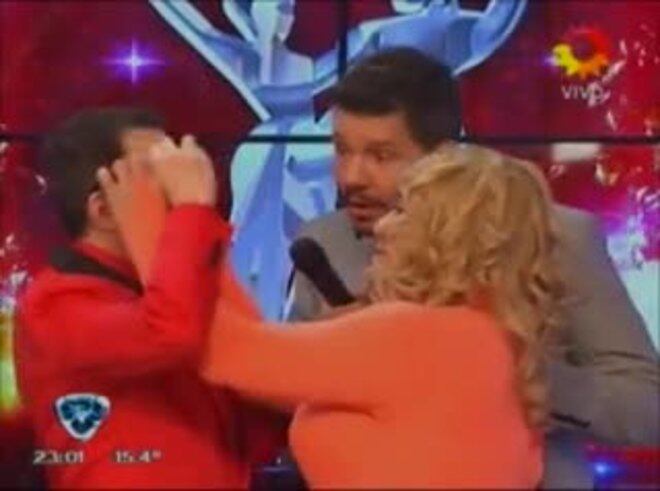 El largo pico que le dio al Bicho Gómez a Polino en ShowMatch 
