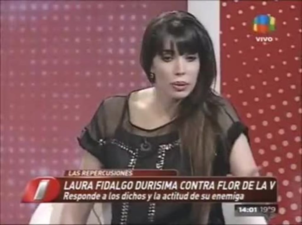 Fuerte cruce entre Laura Fidalgo y Adrián Pallares en Intrusos