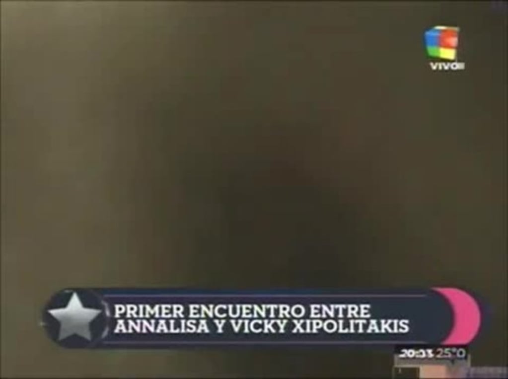 Analissa Santi debutó en el programa de Marcelo Polino y coqueteó con Vicky Xipolitakis