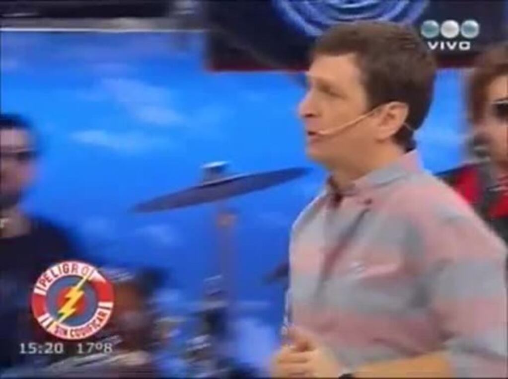 Mariano Martínez, su look "rollinga" junto a Los Ramonestones de Sin Codificar