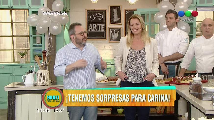 La emoción de Carina Zampini en su cumpleaños en vivo en Morfi, todos a la mesa