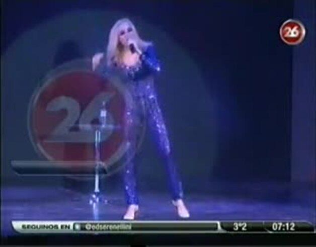 Susto sobre el escenario: el video del desmayo de Fátima Florez en plena función