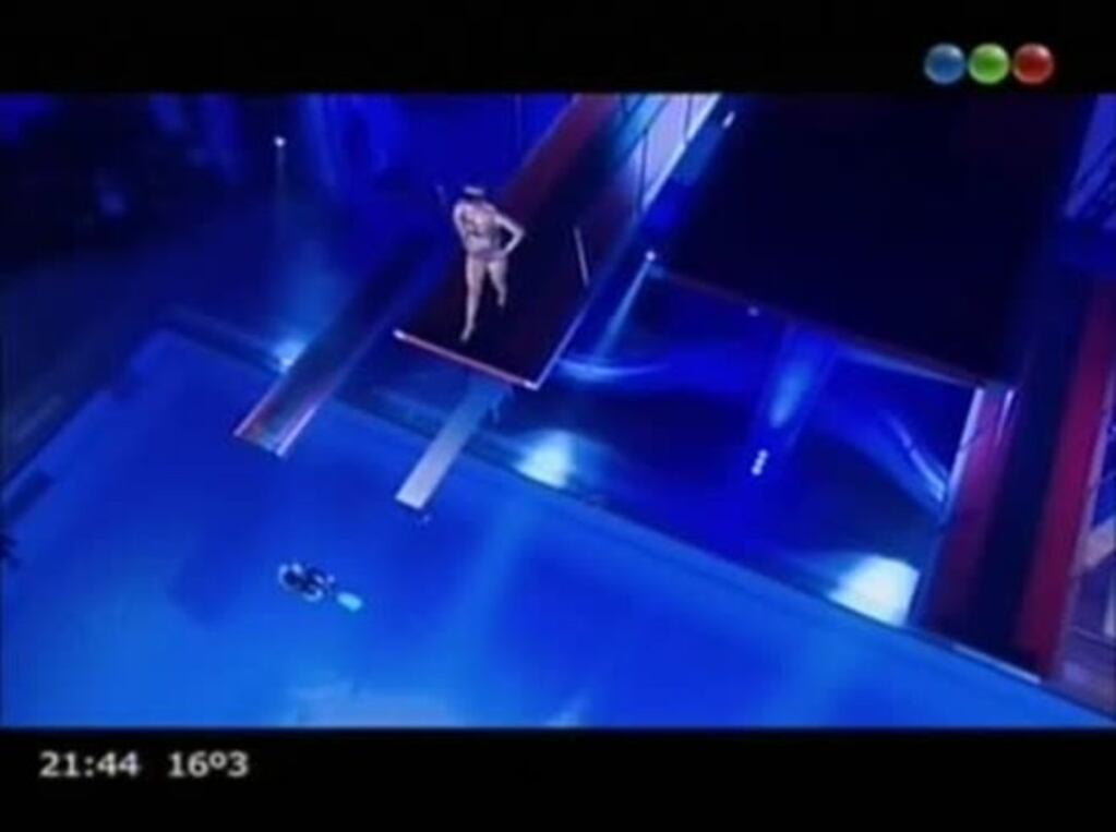Andrea Ghidone y un "accidente" con su vestuario: ¡se le rompió la malla! 