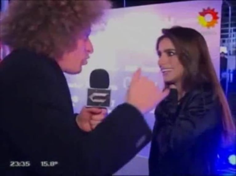 ¡Enamorados! El primer beso de Rulo y Gabriela Sari en CQC: mirá la reacción de Roberto Pettinato