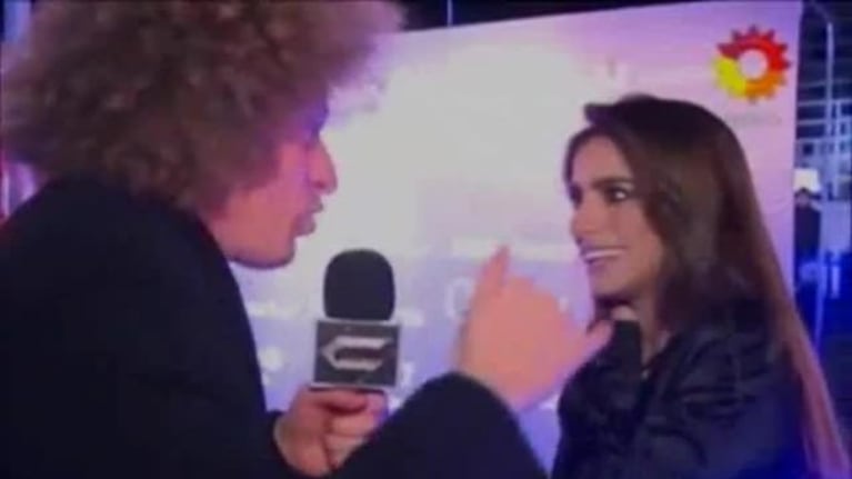 ¡Enamorados! El primer beso de Rulo y Gabriela Sari en CQC: mirá la reacción de Roberto Pettinato
