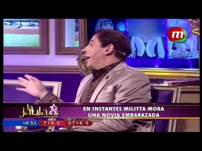 Militta Bora desfiló de novia y con una panza falsa 