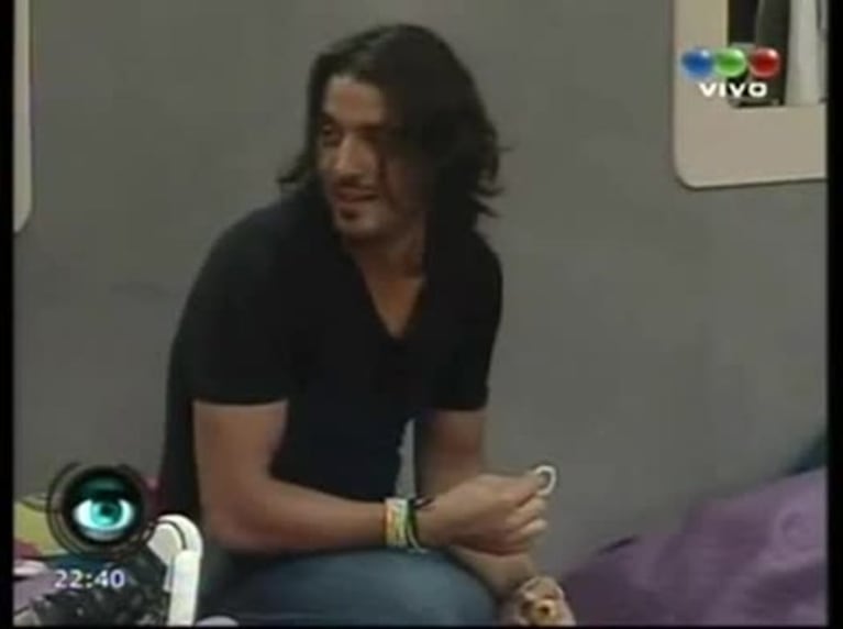 Gran Hermano 2012 hot: Victoria, alumna ejemplar en una "clase" sexual en la casa