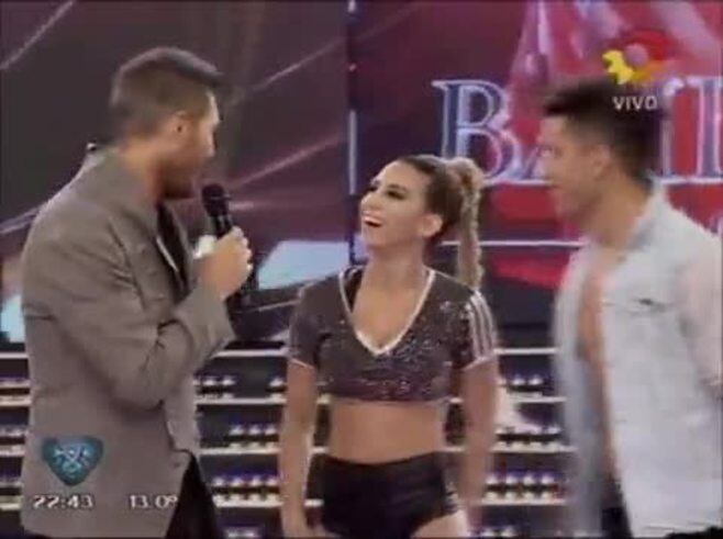 El llanto de Cinthia Fernández por el saludo de Matías Defederico en ShowMatch 