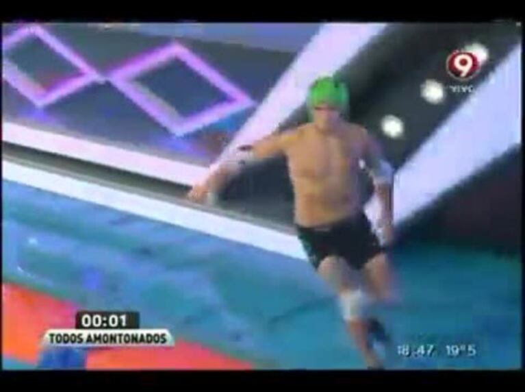 Accidente en Combate: Dalila sufrió un fuerte golpe en su cara por un rodillazo de un compañero