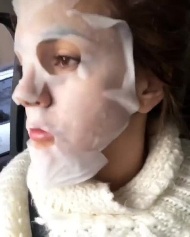 El tratamiento de belleza de Natalie Pérez, ¡en plena vía pública!: "No es joda; estoy manejando y me estoy haciendo una máscara"