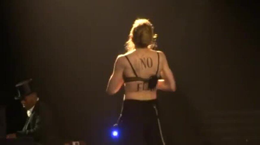 Madonna sigue sorprendiendo: lloró con una versión dramática de Like a Virgin 