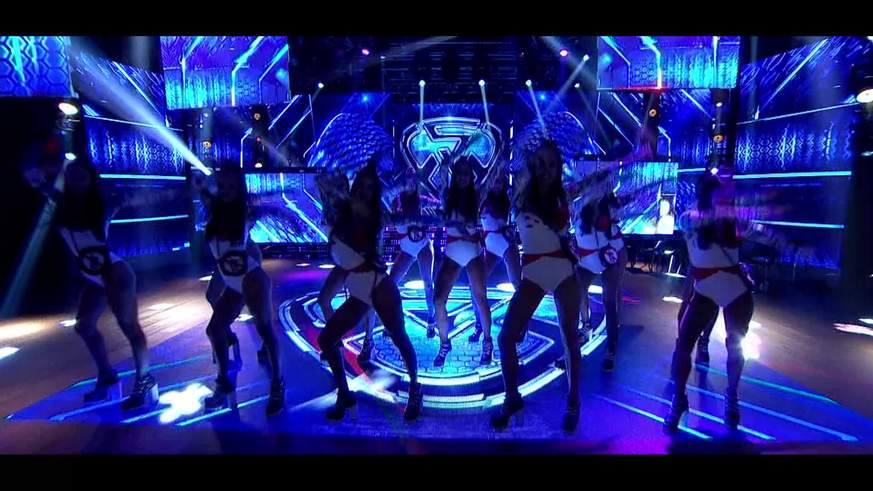 Falló la puerta en el comiezo de ShowMatch y Tinelli tuvo que salir por un costado