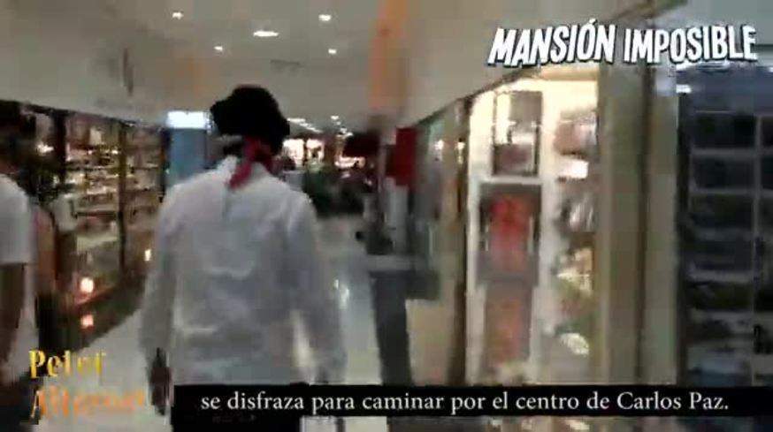 El primer paseo de Peter Alfonso en la peatonal de Carlos Paz pero… ¡disfrazado para que no lo reconozcan! 