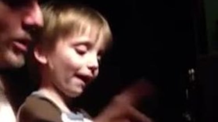 El video más dulce de Facundo Arana: ¡mirá cómo le enseña a tocar el piano a su hijo!