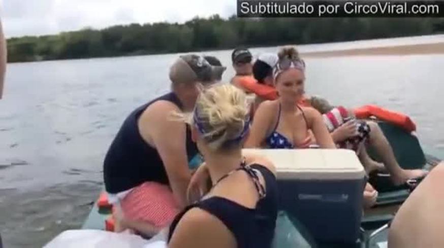 Propuesta fallida de matrimonio en un bote