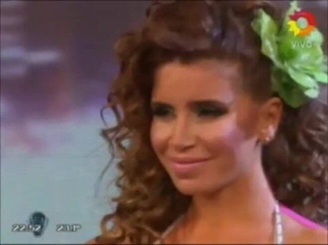 Florencia Peña se equivocó en la salsa acrobática y abandonó la coreografía