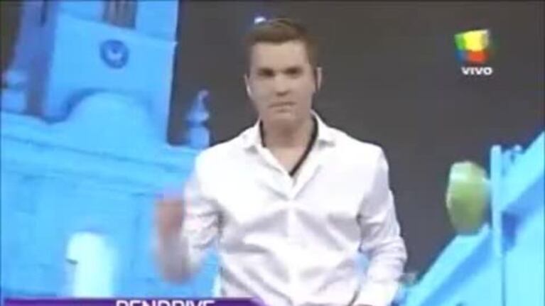 Picante cruce entre Angel de Brito y Susana Rocasalvo en Intratables