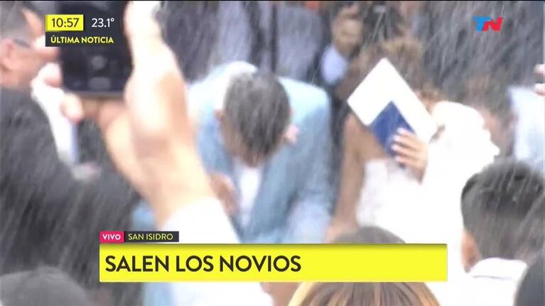 Carlos Tevez, emocionado tras pasar por el Civil con Vanesa Mansilla: "Esto es la confirmación de nuestro amor"