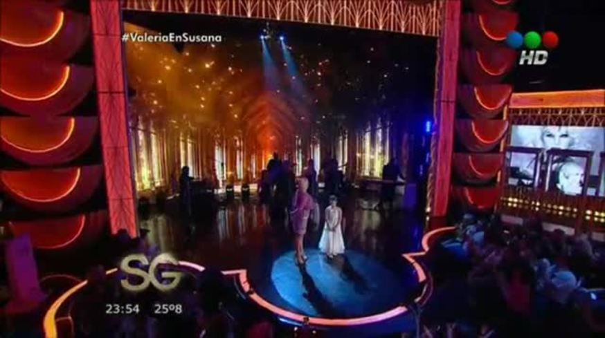 El dúo de Valeria Lynch con una nena que emocionó a Susana