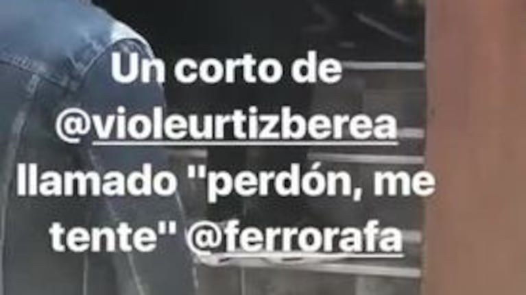 Esteban Lamothe le besó la cola a Rafael Ferro, su compañero de elenco en Las Estrellas