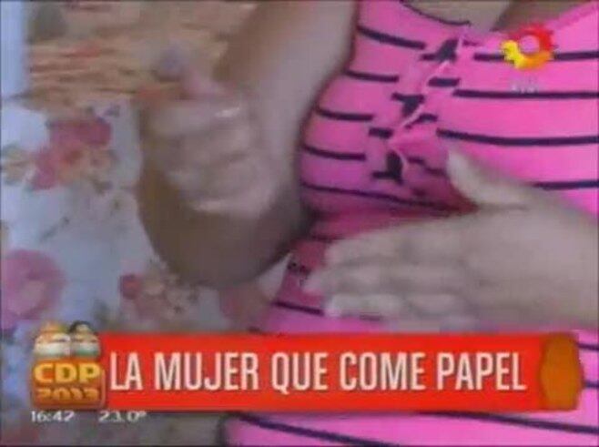 ¡El video! Insólita historia: la mujer que come papel en Cuestión de Peso